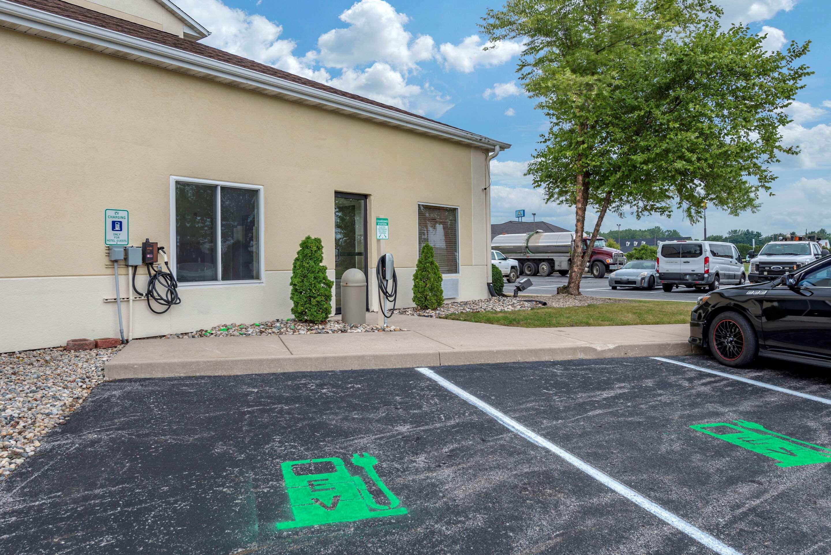 Comfort Suites Auburn Near I-69 Экстерьер фото