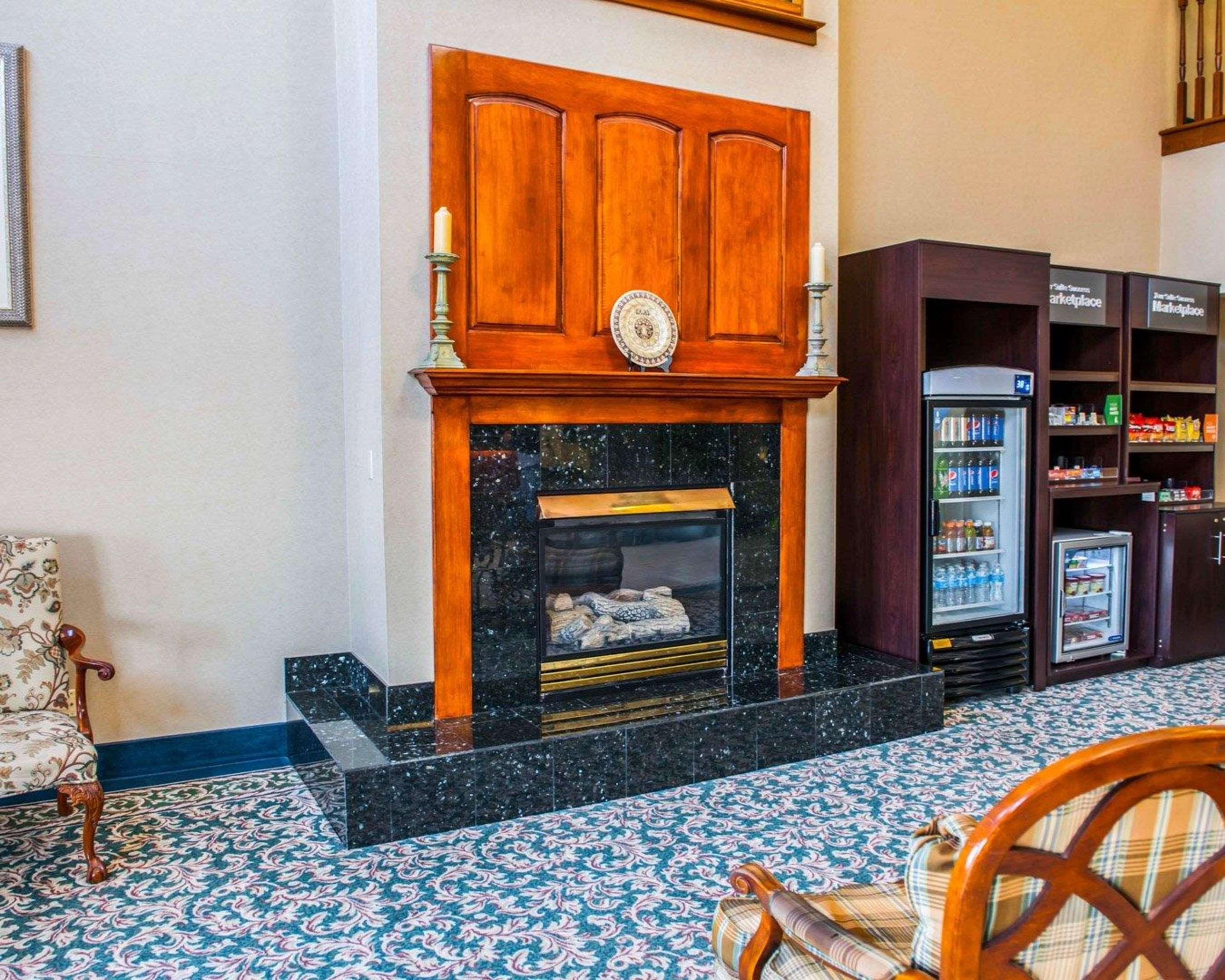 Comfort Suites Auburn Near I-69 Экстерьер фото