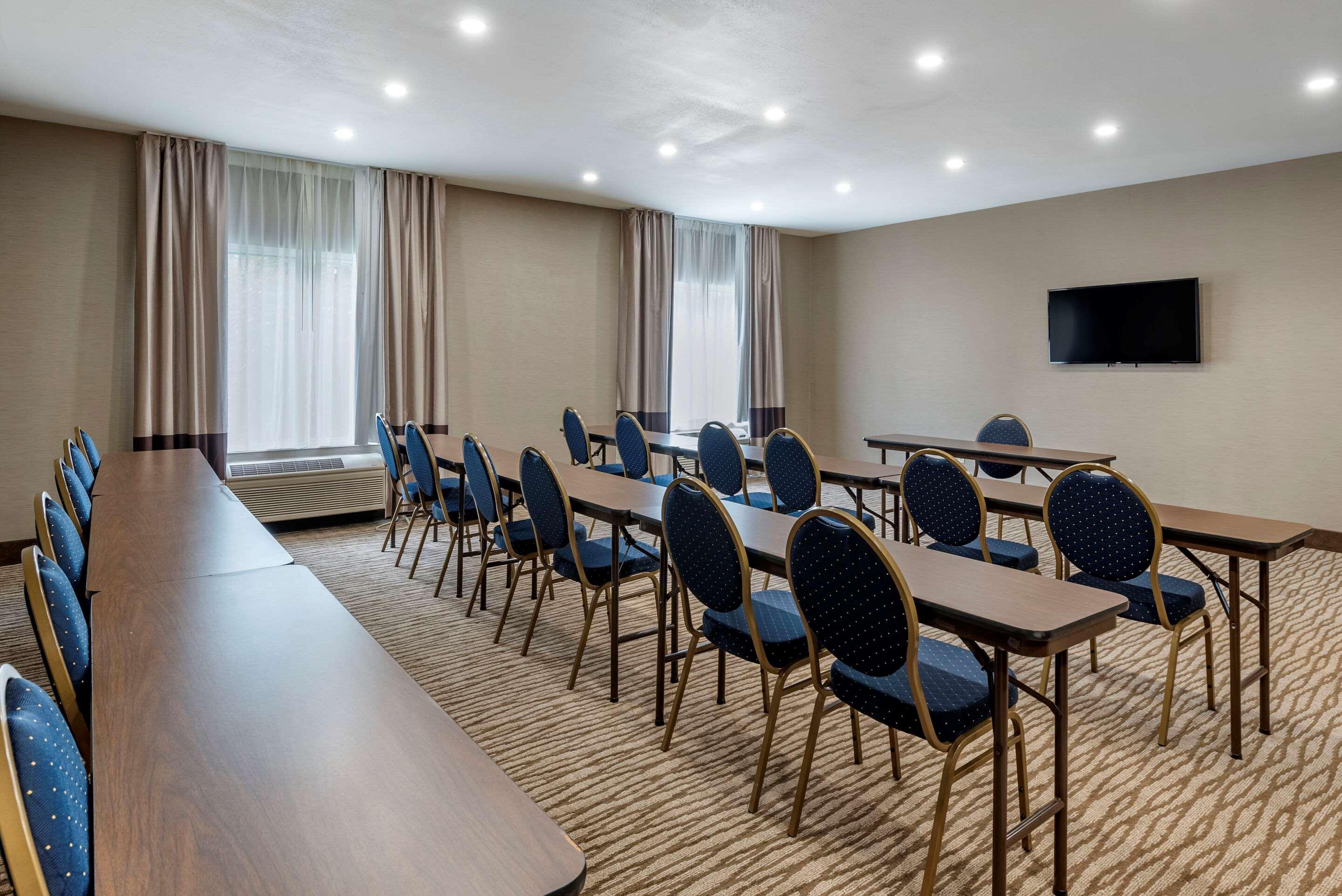 Comfort Suites Auburn Near I-69 Экстерьер фото