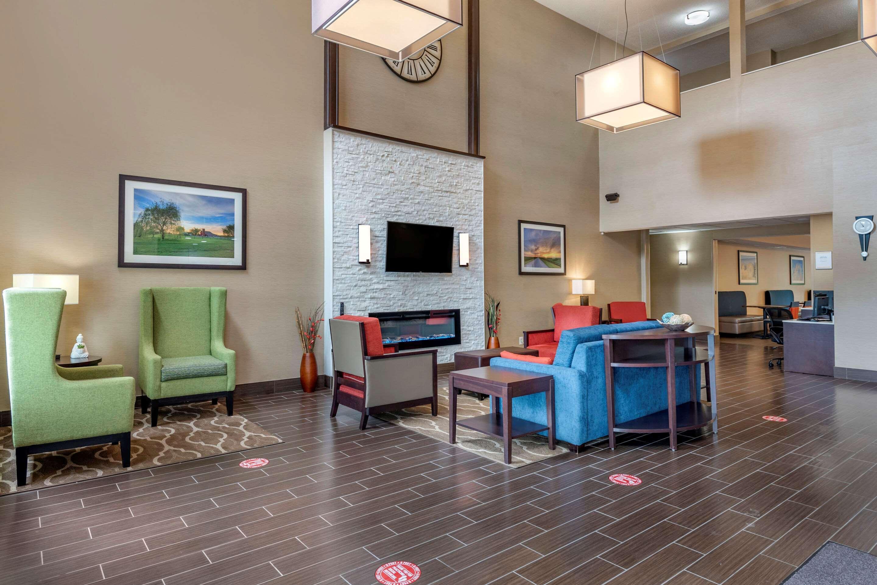 Comfort Suites Auburn Near I-69 Экстерьер фото